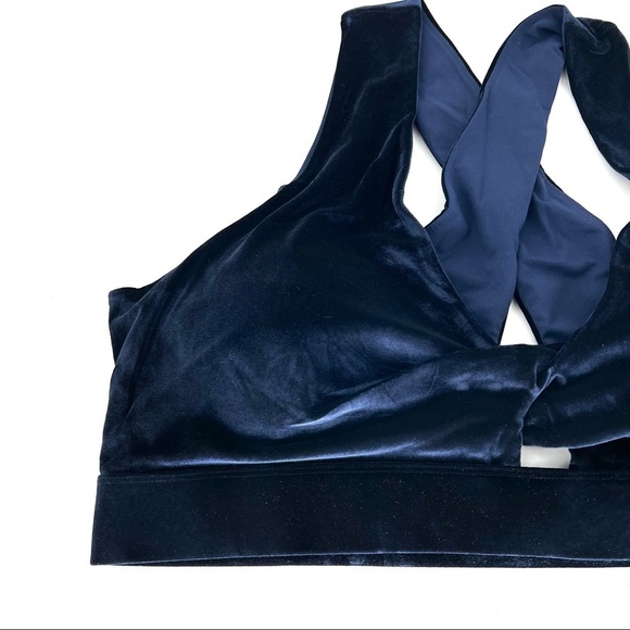 Fabletics Women's Oasis Twist- Front Velour Sports Bra - XS - Picture 3 of 5